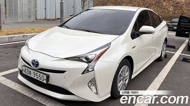 Toyota PRIUS 1.8 E купить на сайте DeffCars