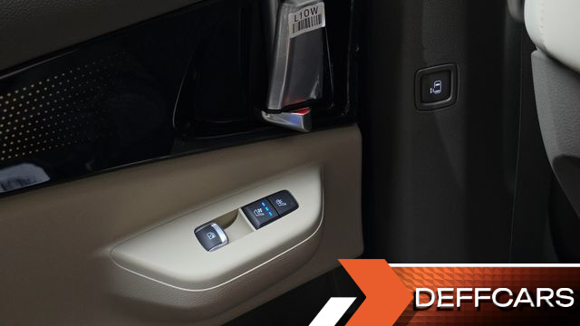 Kia CARNIVAL Gasoline 7-Seater Signature купить на сайте DeffCars