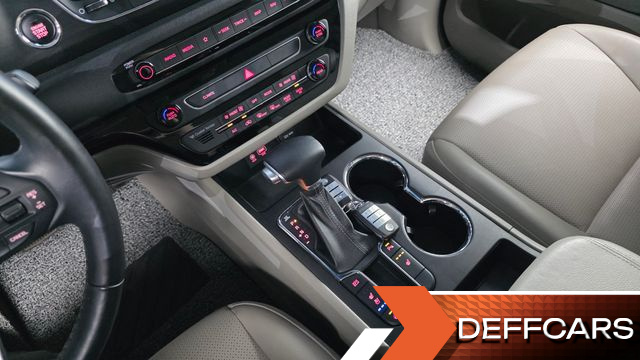 Kia CARNIVAL 9-Seater Luxury купить на сайте DeffCars