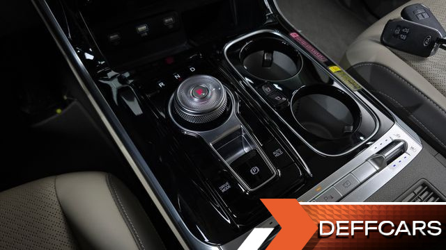 Kia CARNIVAL Gasoline 7-Seater Hi-Limousine Signature купить на сайте DeffCars