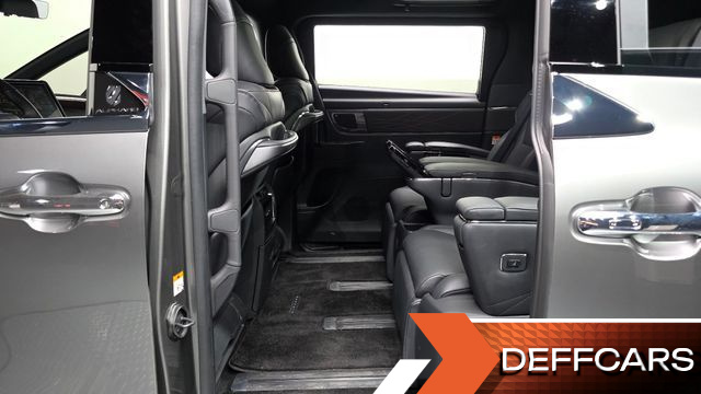 Toyota ALPHARD 2.5 HEV Executive AWD купить на сайте DeffCars