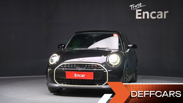 Mini COOPER 5 Door Favoured купить на сайте DeffCars