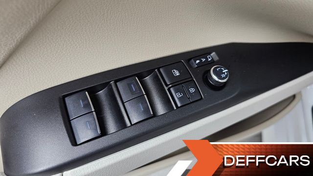 Toyota CAMRY 2.5 XLE Hybrid купить на сайте DeffCars