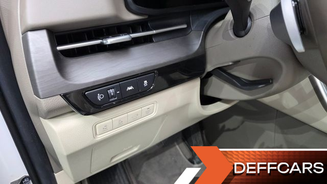 Kia CARNIVAL Gasoline 7-Seater Signature купить на сайте DeffCars