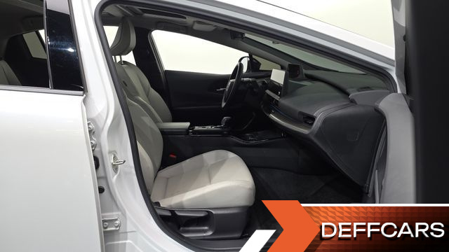 Toyota PRIUS 2.0 XLE купить на сайте DeffCars