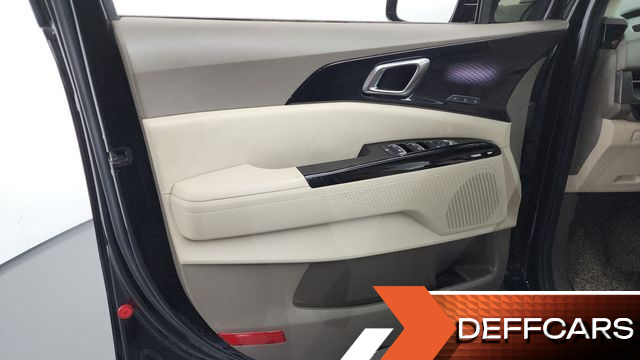 Kia CARNIVAL Gasoline 9-Seater Signature купить на сайте DeffCars