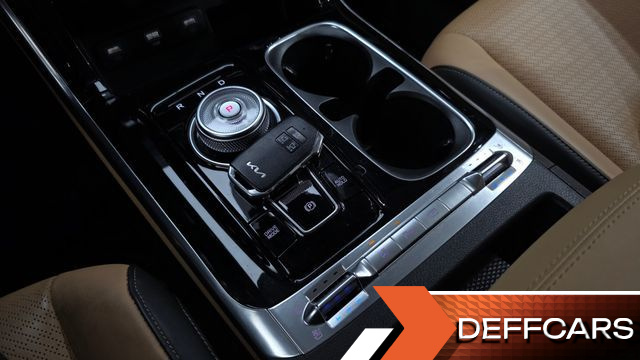 Kia CARNIVAL Gasoline 9-Seater Signature купить на сайте DeffCars