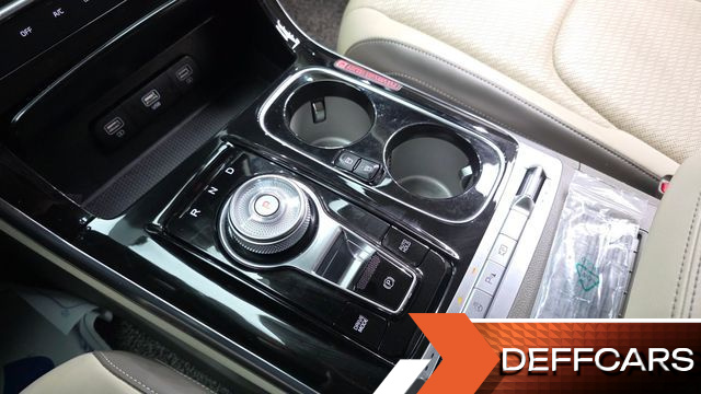 Kia CARNIVAL Gasoline 9-Seater Hi-Limousine Signature купить на сайте DeffCars