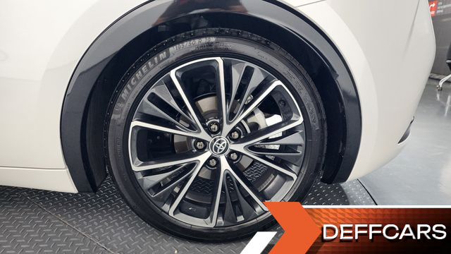 Toyota PRIUS 2.0 XLE купить на сайте DeffCars