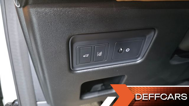 Land Rover DISCOVERY 3.0 TD6 HSE Luxury купить на сайте DeffCars