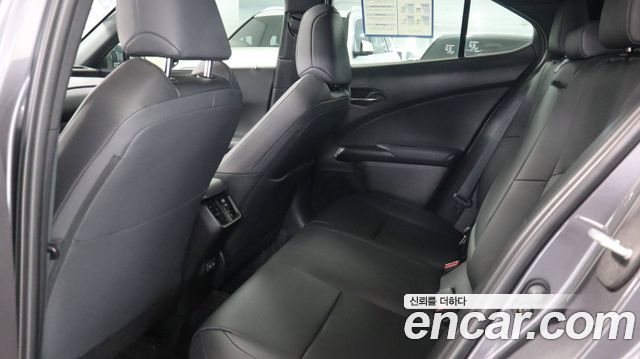 Lexus UX 2.0 2WD купить на сайте DeffCars