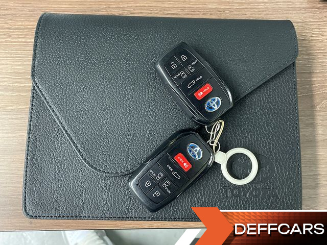Toyota SIENNA 2.5 Hybrid AWD купить на сайте DeffCars