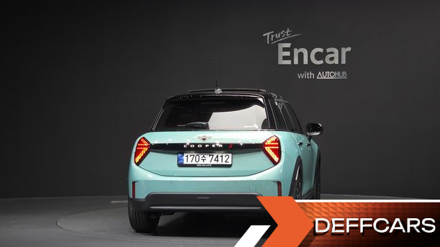 Mini COOPER 5 Door Favoured купить на сайте DeffCars