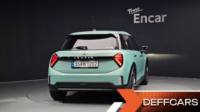 Mini COOPER 5Door Essential купить на сайте DeffCars