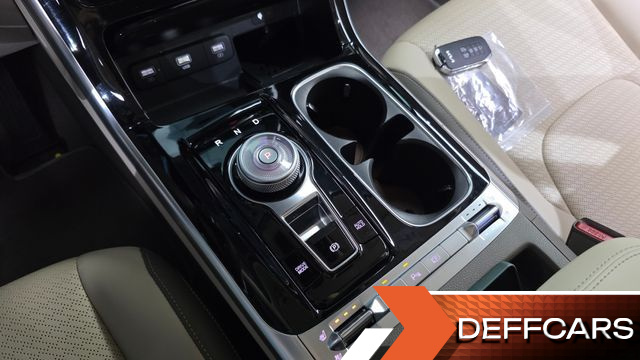 Kia CARNIVAL Gasoline 7-Seater Signature купить на сайте DeffCars