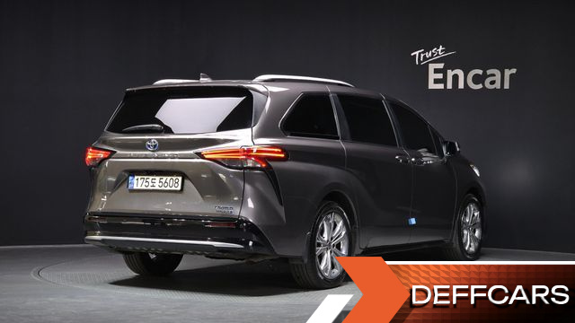 Toyota SIENNA 2.5 Hybrid 2WD купить на сайте DeffCars