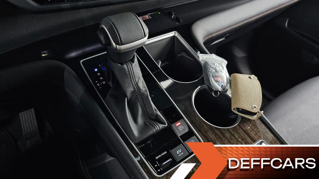 Toyota SIENNA 2.5 Hybrid 2WD купить на сайте DeffCars