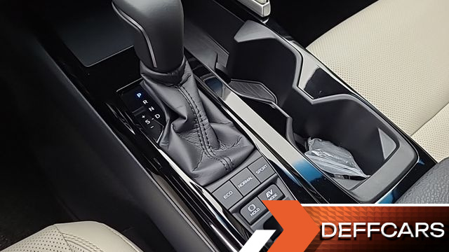 Toyota CAMRY 2.5 XLE Hybrid купить на сайте DeffCars