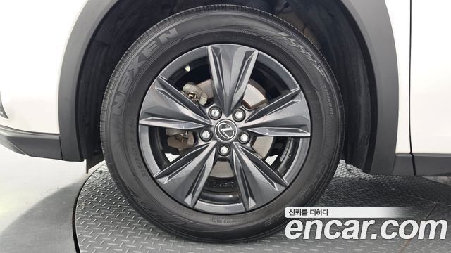Lexus UX 2.0 2WD купить на сайте DeffCars