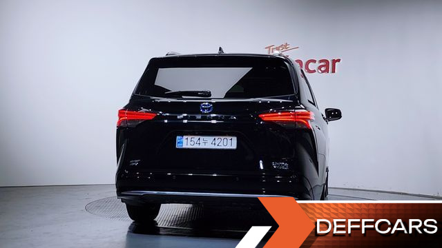 Toyota SIENNA 2.5 Hybrid AWD купить на сайте DeffCars