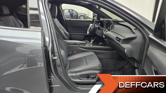 Lexus UX 2.0 2WD купить на сайте DeffCars