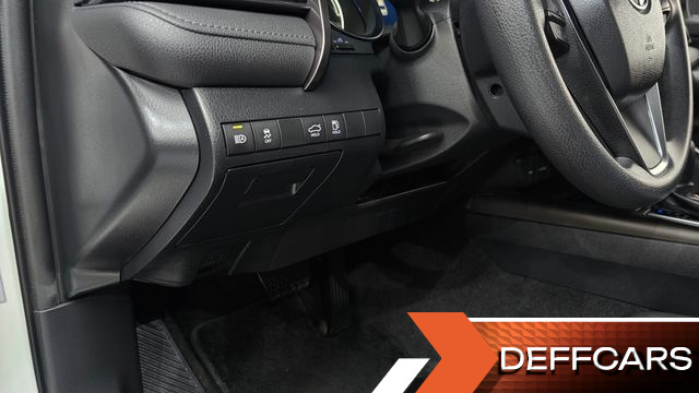 Toyota CAMRY 2.5 LE Hybrid купить на сайте DeffCars