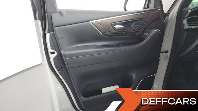 Toyota ALPHARD 2.5 HEV Executive AWD купить на сайте DeffCars