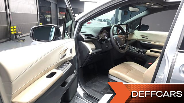 Toyota SIENNA 2.5 Hybrid AWD купить на сайте DeffCars