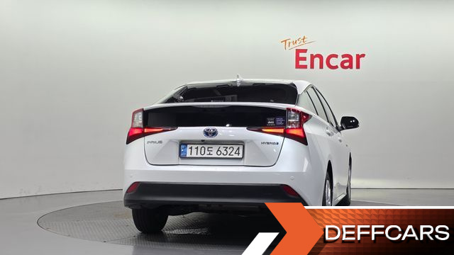 Toyota PRIUS 1.8 купить на сайте DeffCars