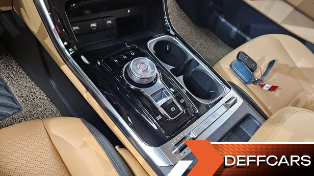 Kia CARNIVAL Gasoline 7-Seater Signature купить на сайте DeffCars