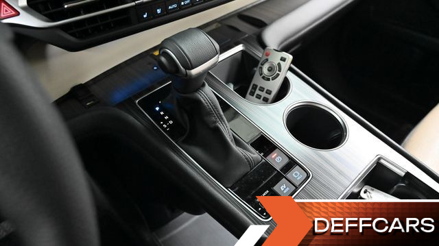 Toyota SIENNA 2.5 Hybrid 2WD купить на сайте DeffCars