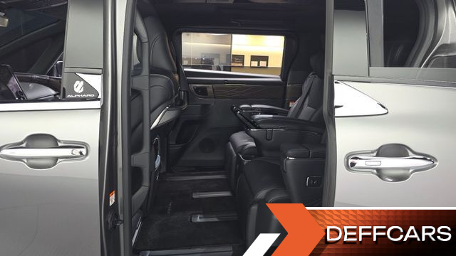 Toyota ALPHARD 2.5 HEV Executive AWD купить на сайте DeffCars