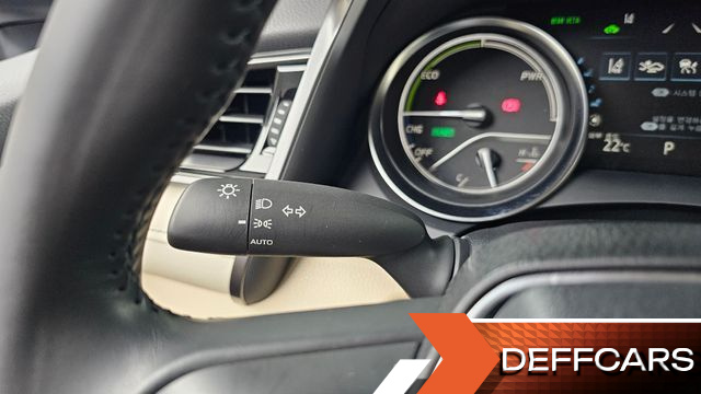 Toyota CAMRY 2.5 XLE Hybrid купить на сайте DeffCars