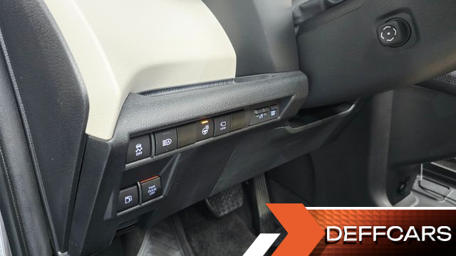 Toyota SIENNA 2.5 Hybrid AWD купить на сайте DeffCars