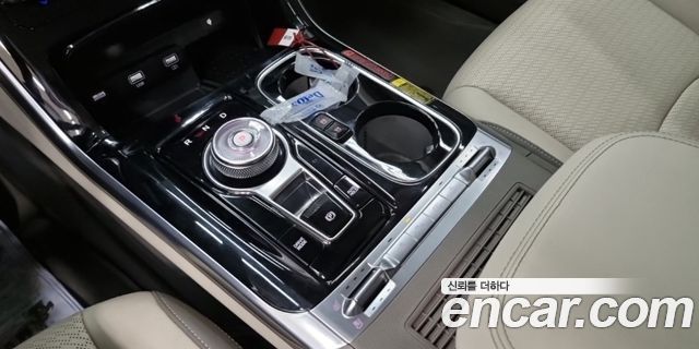 Kia CARNIVAL 7-Seater Hi-Limousine Signature купить на сайте DeffCars