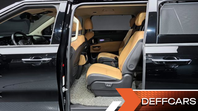 Kia CARNIVAL Gasoline 9-Seater Signature купить на сайте DeffCars