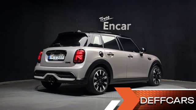 Mini COOPER 5Door Classic Launch Pack Third Generation купить на сайте DeffCars