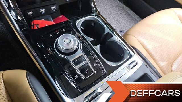 Kia CARNIVAL Gasoline 9-Seater Signature купить на сайте DeffCars