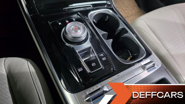 Kia CARNIVAL Gasoline 9-Seater Signature купить на сайте DeffCars