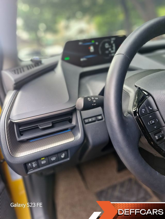 Toyota PRIUS 2.0 XLE купить на сайте DeffCars