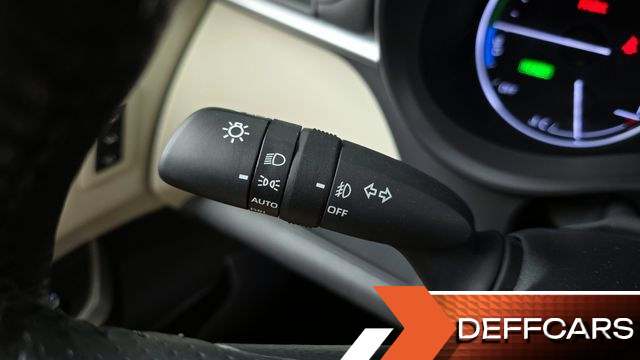 Toyota SIENNA 2.5 Hybrid AWD купить на сайте DeffCars