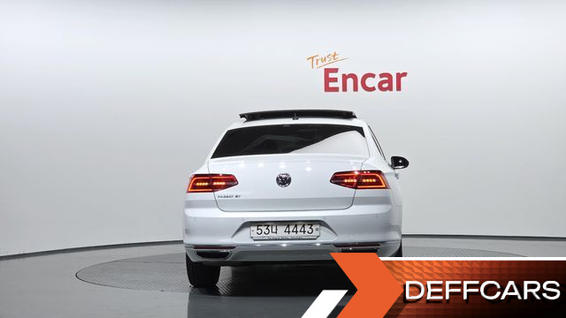 Volkswagen PASSAT 2.0 TDI Premium купить на сайте DeffCars