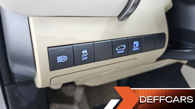 Toyota CAMRY 2.5 XLE Hybrid купить на сайте DeffCars