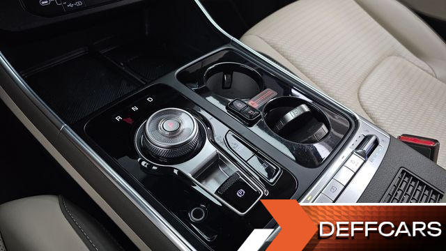 Kia CARNIVAL Gasoline 7-Seater Hi Limousine Signature купить на сайте DeffCars