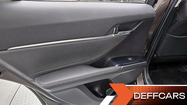 Toyota CAMRY 2.5 XLE Hybrid купить на сайте DeffCars