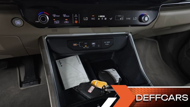 Kia CARNIVAL Gasoline 7-Seater Signature купить на сайте DeffCars