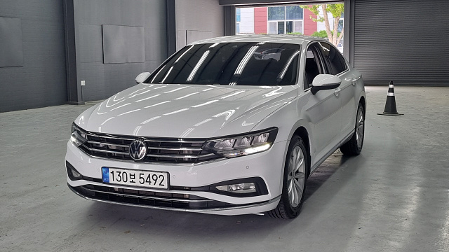 Volkswagen PASSAT 2.0 TDI Premium купить на сайте DeffCars