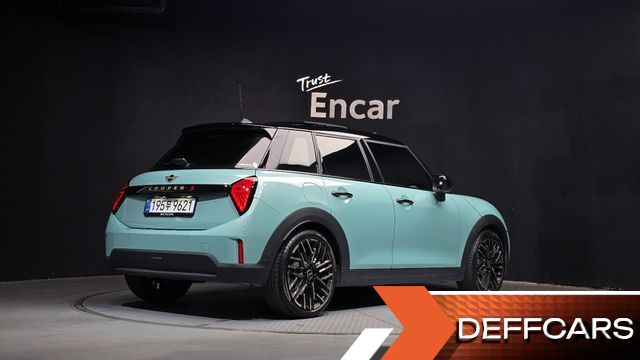 Mini COOPER 5 Door Favoured купить на сайте DeffCars