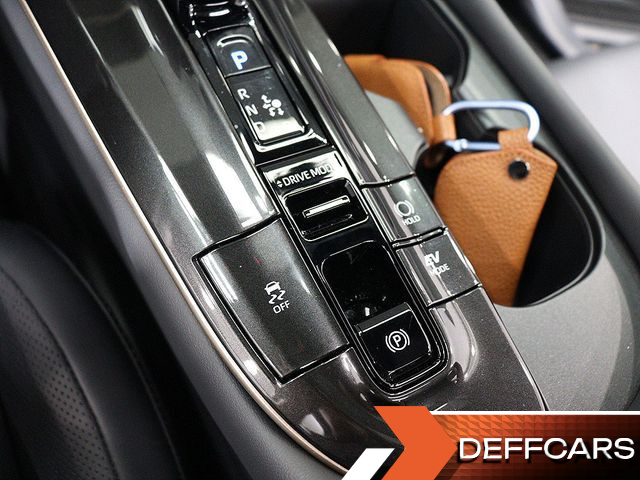 Toyota CROWN 2.5 4WD Hybrid купить на сайте DeffCars