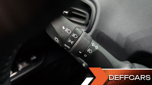Toyota PRIUS 1.8 E купить на сайте DeffCars